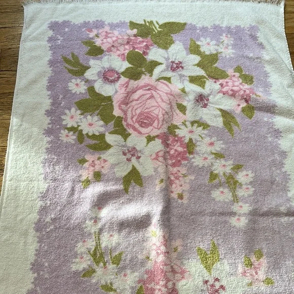 Vintage Floral Bath Towel - Picture 4 of 5
